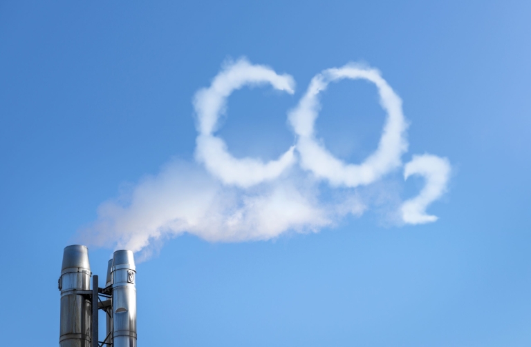 7d18573b-co2-emise-ovzdusi-dym-kour-shutterstock 385327918-scaled (1)
